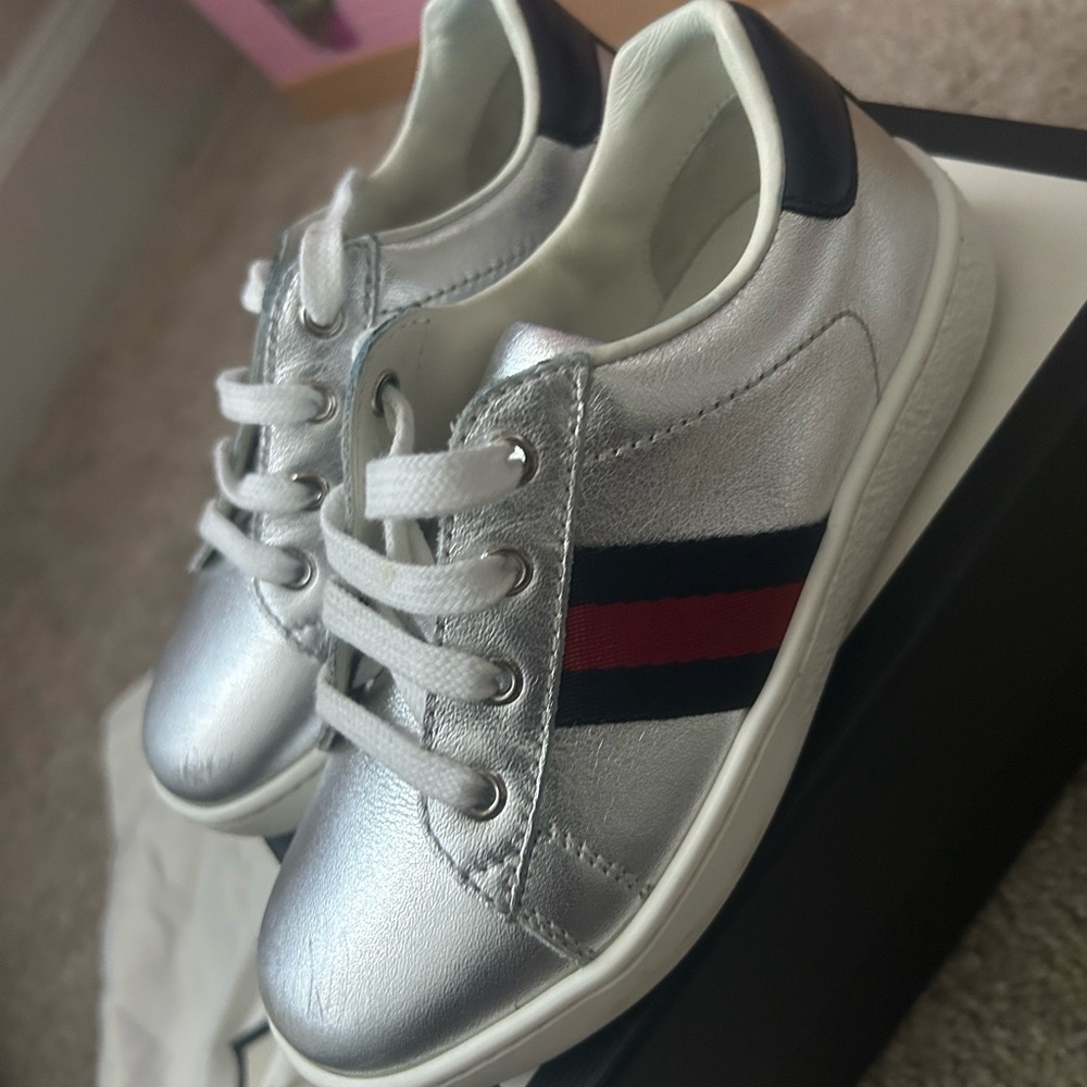 Kids Gucci shoes size 26(9.5)